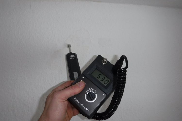 Feuchtemessung  als weitere Leistung von Stolzenberger Rohrbruchortung