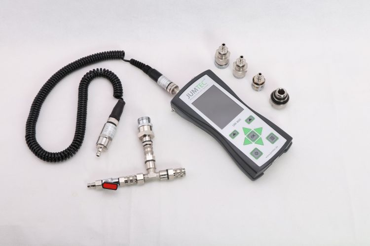 Digitale und analoge Druckprobe als weitere Leistung von Stolzenberger Rohrbruchortung