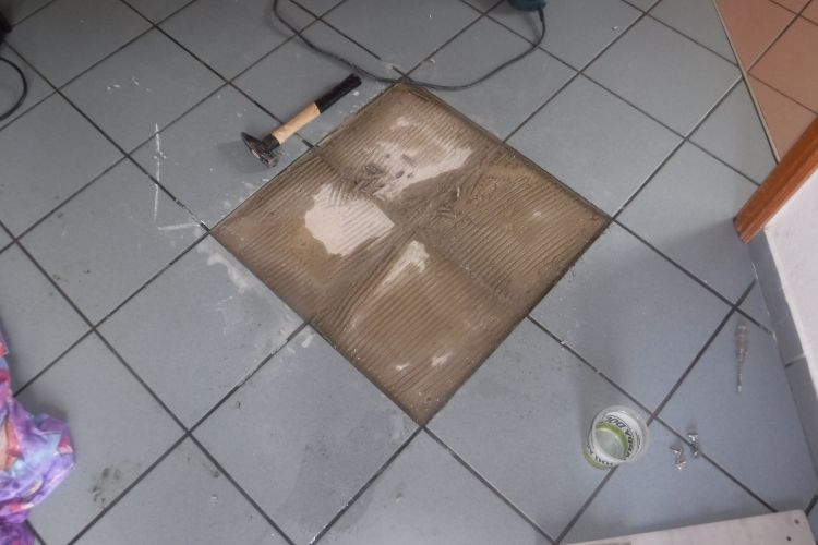 Fliesenaufnahmeverfahren als weitere Leistung von Stolzenberger Rohrbruchortung